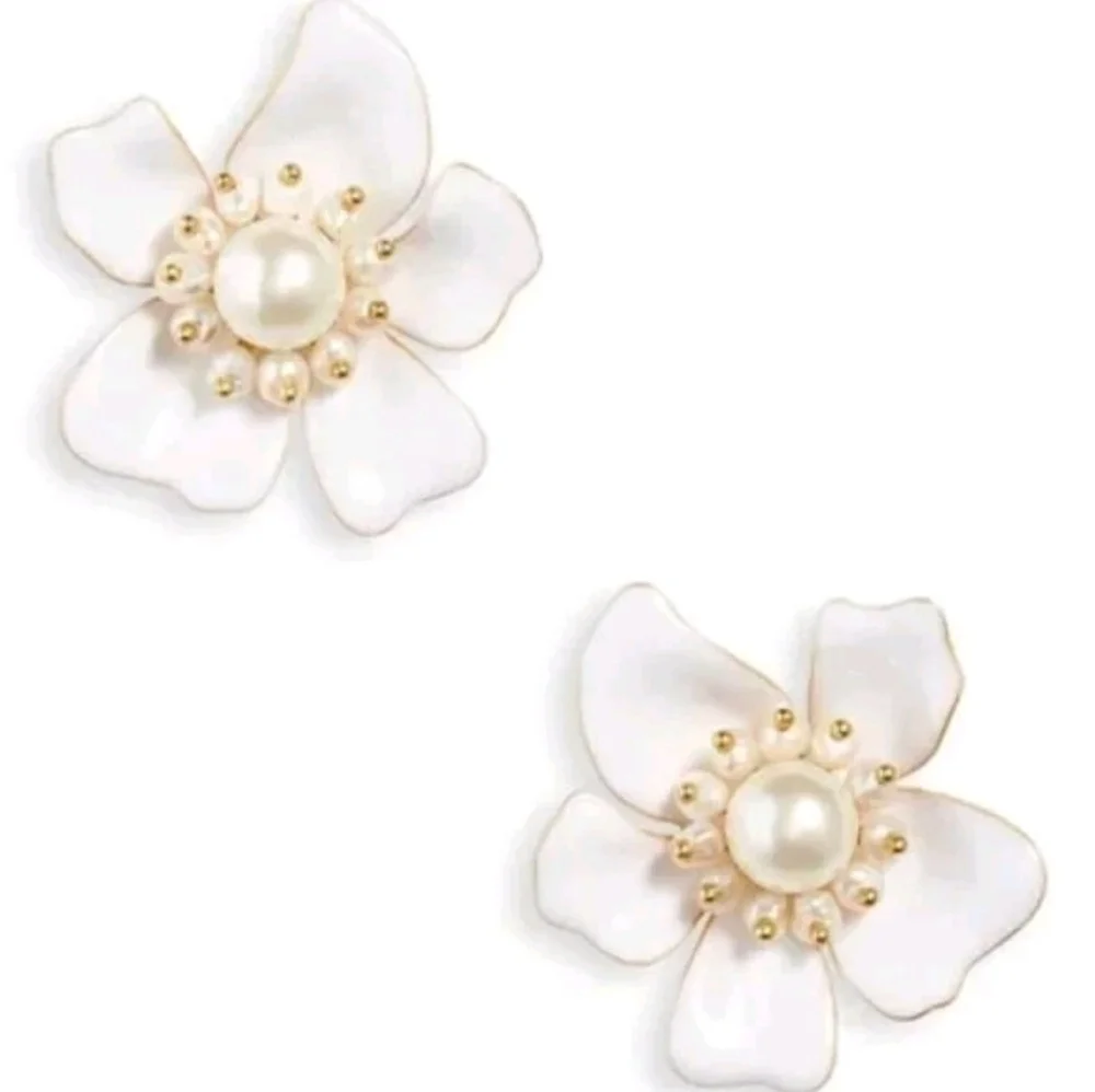 🤍▪️Kate Spade ▪️Elegant White Floral Pearl Earrings